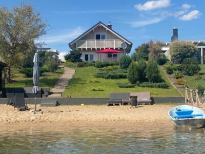Gemütliches Haus am See mit Privatstrand, Sauna und Kamin und perfekten Angelbedingungen