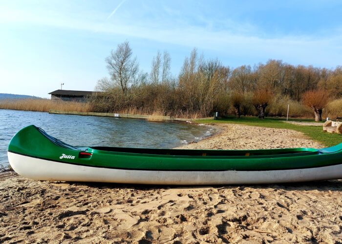 Direkt am Schweriner See: Angler-Reetkate mit Seeblick & eigenem Boot