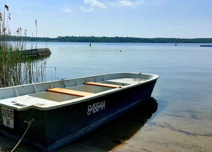 Direkt am Schweriner See: Angler-Reetkate mit Seeblick & eigenem Boot